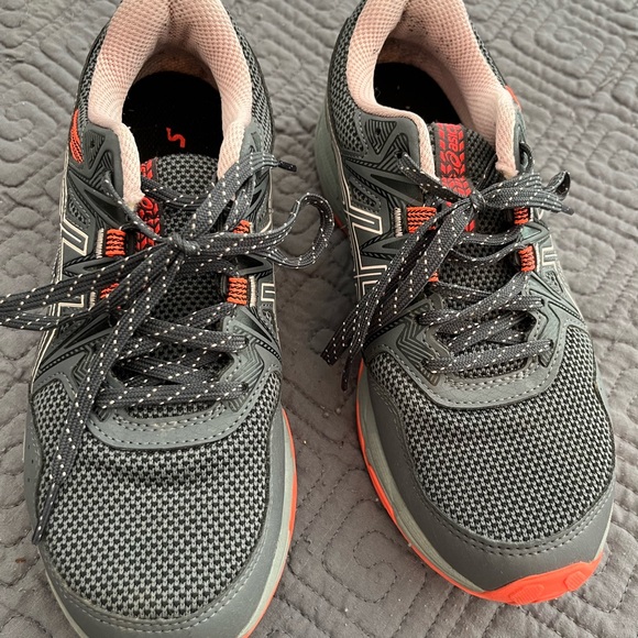 ASICS women’s shoes Size 7 - Picture 5 of 5